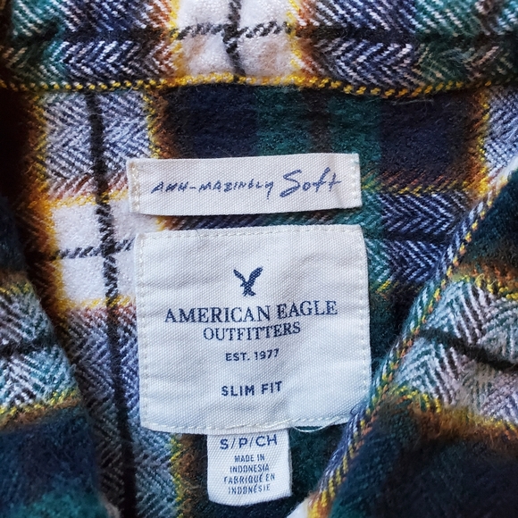 American Eagle Outfitters, Woman's Size S, Long Sleeve Button Down Shirt . - Picture 5 of 6